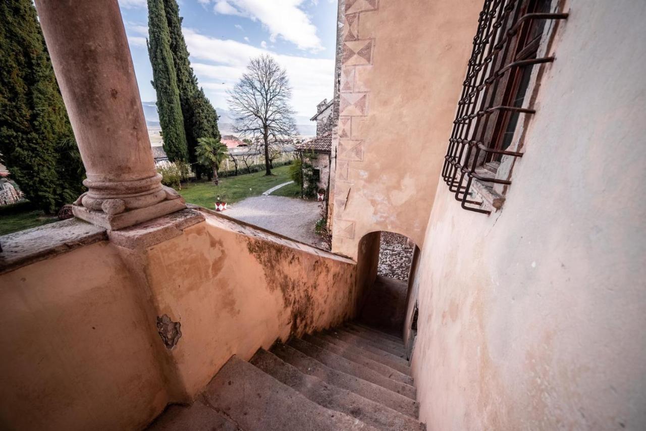Ansitz Zinnenberg Eppan an der Weinstraße Buitenkant foto