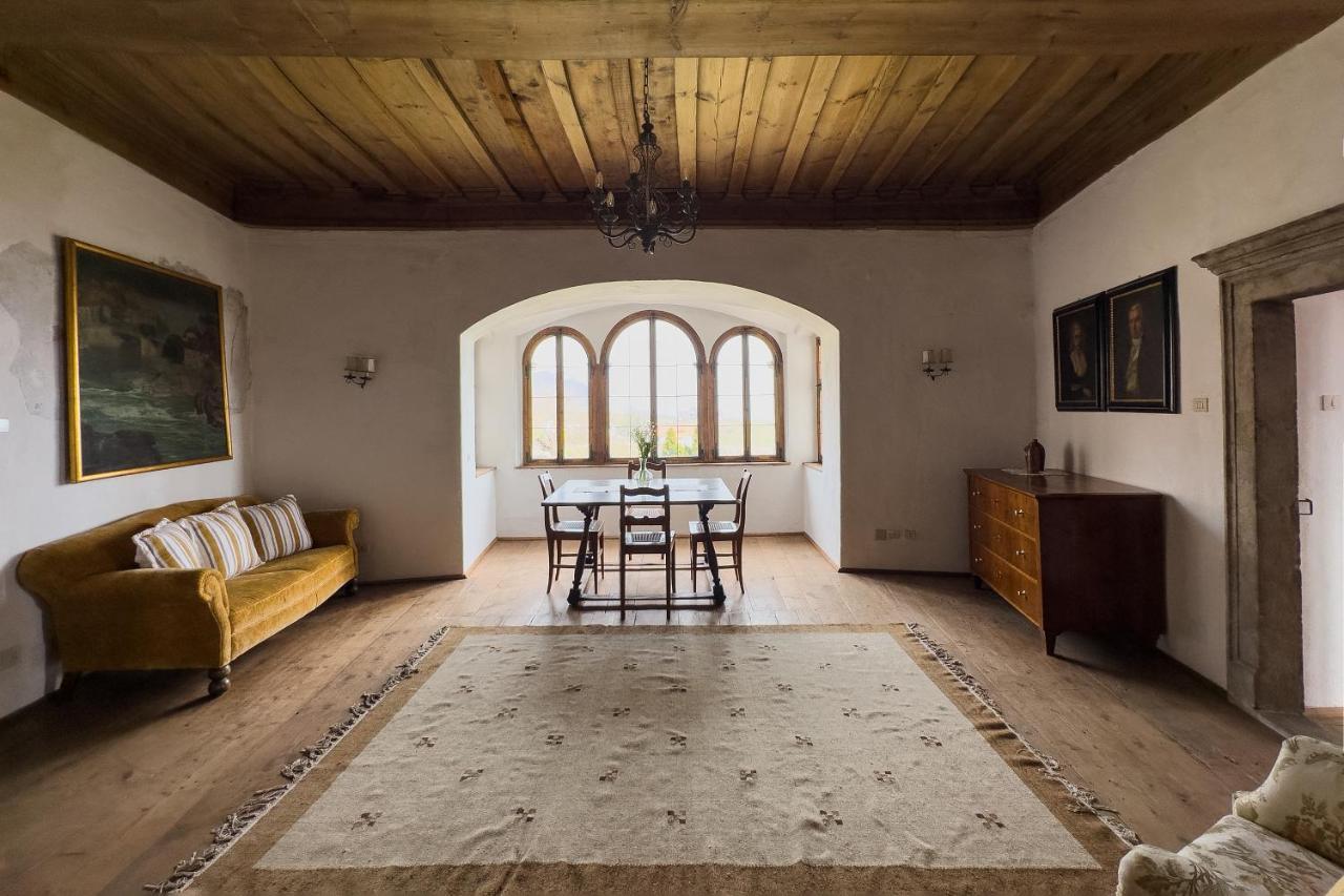 Ansitz Zinnenberg Eppan an der Weinstraße Buitenkant foto