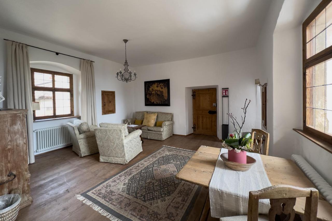 Ansitz Zinnenberg Eppan an der Weinstraße Buitenkant foto